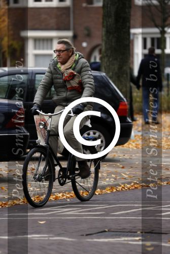 Amsterdam 30 november 2016 
Ursul de Geer op de fiets in Amsterdam