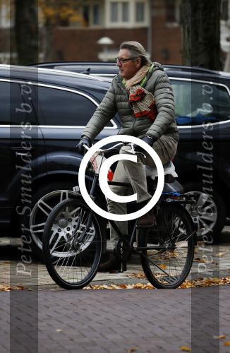 Amsterdam 30 november 2016 
Ursul de Geer op de fiets in Amsterdam