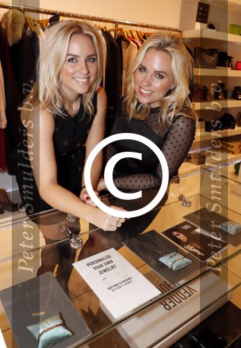 Amsterdam 15 december 2016 
Presentatie sieradenlijn Vedder en Vedder ( Anne en Esther) bij Velvet op de cornelis schuytstraat