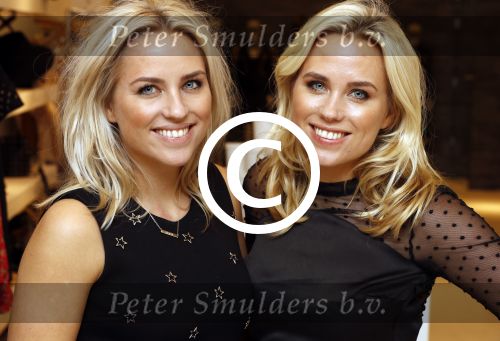 Amsterdam 15 december 2016 
Presentatie sieradenlijn Vedder en Vedder ( Anne en Esther) bij Velvet op de cornelis schuytstraat