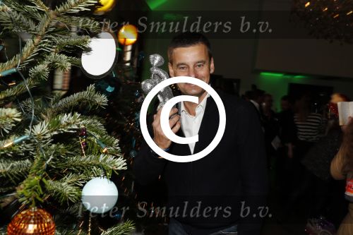 Amsterdam 7 december 2016
Sky radio Christmas tree event met oa Daphne en Emma Deckers Ronald de Boer Gers Pardoel Wilfred Genee Renate Verbaan en Bracha v Doesburgh. Fred v Leer en Manon Meijers zijn de jury. Marlayne Sahupala presenteert het geheel in het college hotel.