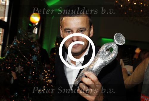 Amsterdam 7 december 2016
Sky radio Christmas tree event met oa Daphne en Emma Deckers Ronald de Boer Gers Pardoel Wilfred Genee Renate Verbaan en Bracha v Doesburgh. Fred v Leer en Manon Meijers zijn de jury. Marlayne Sahupala presenteert het geheel in het college hotel.