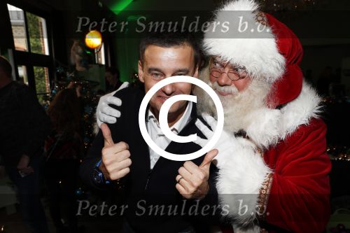 Amsterdam 7 december 2016
Sky radio Christmas tree event met oa Daphne en Emma Deckers Ronald de Boer Gers Pardoel Wilfred Genee Renate Verbaan en Bracha v Doesburgh. Fred v Leer en Manon Meijers zijn de jury. Marlayne Sahupala presenteert het geheel in het college hotel.