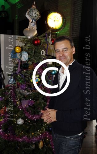 Amsterdam 7 december 2016
Sky radio Christmas tree event met oa Daphne en Emma Deckers Ronald de Boer Gers Pardoel Wilfred Genee Renate Verbaan en Bracha v Doesburgh. Fred v Leer en Manon Meijers zijn de jury. Marlayne Sahupala presenteert het geheel in het college hotel.