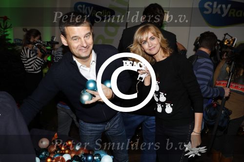 Amsterdam 7 december 2016
Sky radio Christmas tree event met oa Daphne en Emma Deckers Ronald de Boer Gers Pardoel Wilfred Genee Renate Verbaan en Bracha v Doesburgh. Fred v Leer en Manon Meijers zijn de jury. Marlayne Sahupala presenteert het geheel in het college hotel.