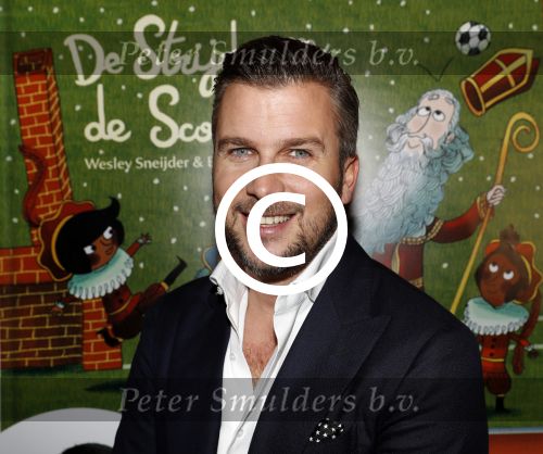 Amsterdam 14 november 2016
Winston Gerschtanowitz presenteerde de nieuwe sinterklaasboeken van Jumbo gemaakt door Katja  en Wim Schuurman Albert Verlinde en Wesley Sneijder die helaas niet aanwezig kon zijn in de Bibliotheek van Amsterdam. Katja had dochter Sammie mee genomen.