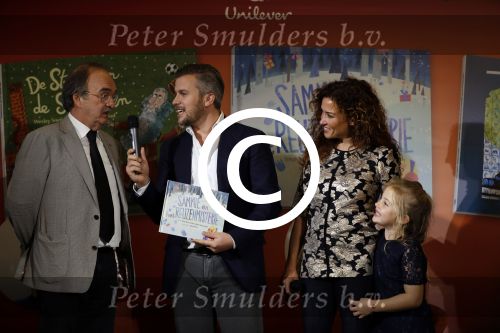 Amsterdam 14 november 2016
Winston Gerschtanowitz presenteerde de nieuwe sinterklaasboeken van Jumbo gemaakt door Katja  en Wim Schuurman Albert Verlinde en Wesley Sneijder die helaas niet aanwezig kon zijn in de Bibliotheek van Amsterdam. Katja had dochter Sammie mee genomen.