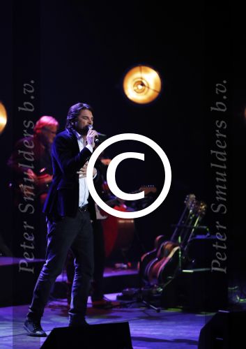 Amsterdam 20 november 2016
Rob de Nijs krijgt de radio5 oeuvre award in theater Amsterdam . Zijn vrouw Henriette en zoons Robert en Yoshi zijn ook aanwezig alsmede zijn ex vrouw Belinda meuldijk. Xander de Buisonje