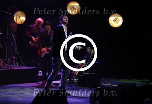 Amsterdam 20 november 2016
Rob de Nijs krijgt de radio5 oeuvre award in theater Amsterdam . Zijn vrouw Henriette en zoons Robert en Yoshi zijn ook aanwezig alsmede zijn ex vrouw Belinda meuldijk. Xander de Buisonje