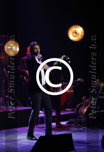 Amsterdam 20 november 2016
Rob de Nijs krijgt de radio5 oeuvre award in theater Amsterdam . Zijn vrouw Henriette en zoons Robert en Yoshi zijn ook aanwezig alsmede zijn ex vrouw Belinda meuldijk. Xander de Buisonje