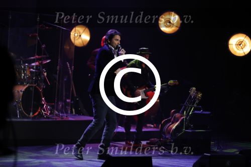 Amsterdam 20 november 2016
Rob de Nijs krijgt de radio5 oeuvre award in theater Amsterdam . Zijn vrouw Henriette en zoons Robert en Yoshi zijn ook aanwezig alsmede zijn ex vrouw Belinda meuldijk. Xander de Buisonje