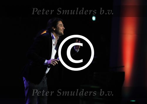 Amsterdam 20 november 2016
Rob de Nijs krijgt de radio5 oeuvre award in theater Amsterdam . Zijn vrouw Henriette en zoons Robert en Yoshi zijn ook aanwezig alsmede zijn ex vrouw Belinda meuldijk. Xander de Buisonje