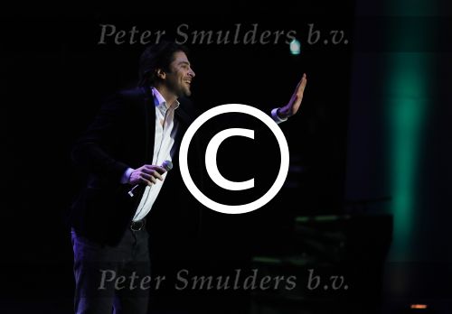 Amsterdam 20 november 2016
Rob de Nijs krijgt de radio5 oeuvre award in theater Amsterdam . Zijn vrouw Henriette en zoons Robert en Yoshi zijn ook aanwezig alsmede zijn ex vrouw Belinda meuldijk. Xander de Buisonje