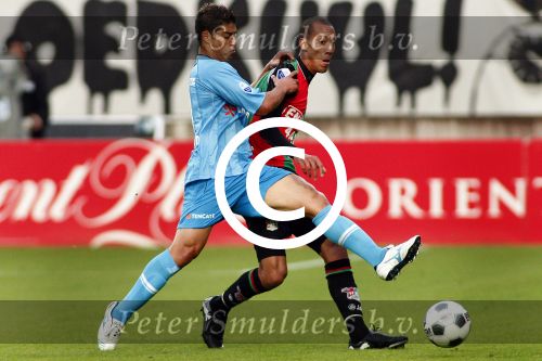 NIJMEGEN - NEC - Heracles Almelo 27-08-2011 Voetbal, Eredivisie, seizoen 2011-2012, stadion McDos Goffertstadion, 2 - 1, NEC speler Ryan Koolwijk (R) met Heracles Almelo speler Everton(L).  Foto: Ton Niessing