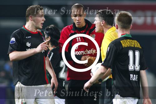 Feyenoord - NEC 05-11-2011 Eredivisie, 2011-2012 0 - 1
NEC player Rens van Eijden gaat nog even bij Tom van Sichem langs
Photo: EIB/Ton Niessing