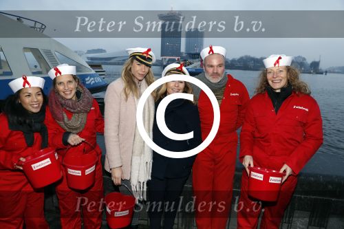 Amsterdam 1 december 2017
Wereld aidsdag met Nicolette Kluijver en Angela Groothuizen.
Ze varen met de pond achter Centraal Station naar de overkant van het IJ
