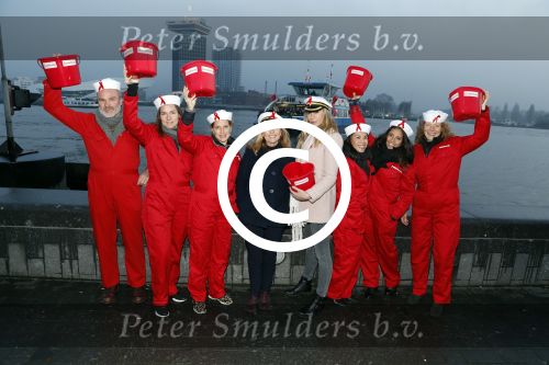 Amsterdam 1 december 2017
Wereld aidsdag met Nicolette Kluijver en Angela Groothuizen.
Ze varen met de pond achter Centraal Station naar de overkant van het IJ