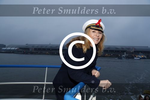 Amsterdam 1 december 2017
Wereld aidsdag met Nicolette Kluijver en Angela Groothuizen.
Ze varen met de pond achter Centraal Station naar de overkant van het IJ