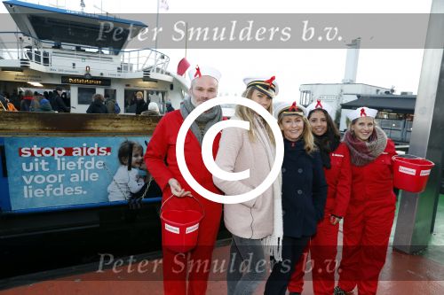 Amsterdam 1 december 2017
Wereld aidsdag met Nicolette Kluijver en Angela Groothuizen.
Ze varen met de pond achter Centraal Station naar de overkant van het IJ