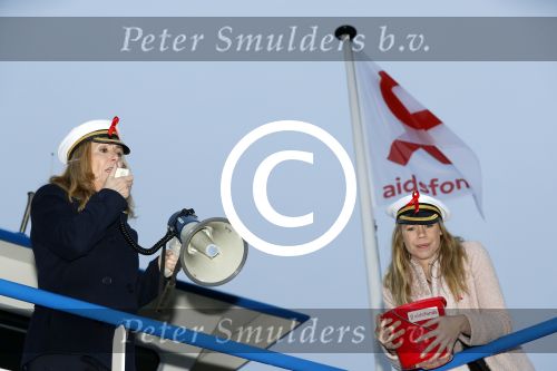 Amsterdam 1 december 2017
Wereld aidsdag met Nicolette Kluijver en Angela Groothuizen.
Ze varen met de pond achter Centraal Station naar de overkant van het IJ