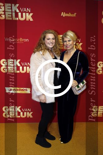 Amsterdam 27 november 2017
Premiere gek van geluk in Tuschinski. Anne-Marie Jung met een vriendin