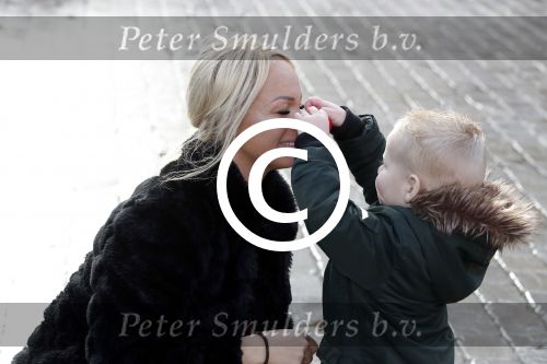 Kaatsheuvel 19 november 2017
Barbie ( Samantha de Jong) in de efteling met haar kinderen en viend Rolf Tangel met zoontje