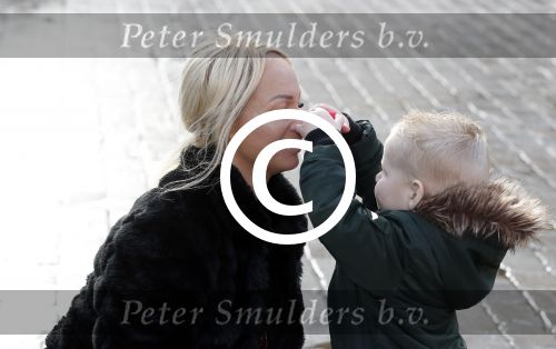 Kaatsheuvel 19 november 2017
Barbie ( Samantha de Jong) in de efteling met haar kinderen en viend Rolf Tangel met zoontje