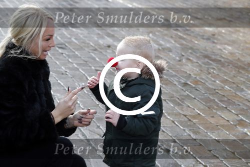 Kaatsheuvel 19 november 2017
Barbie ( Samantha de Jong) in de efteling met haar kinderen en viend Rolf Tangel met zoontje