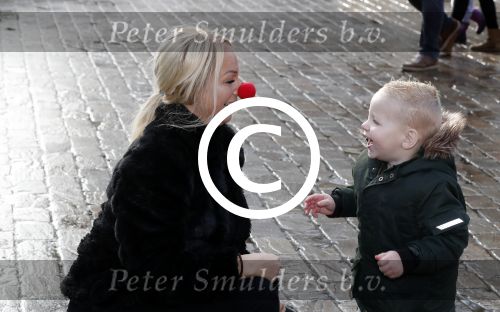 Kaatsheuvel 19 november 2017
Barbie ( Samantha de Jong) in de efteling met haar kinderen en viend Rolf Tangel met zoontje
