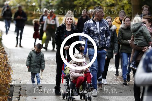 Kaatsheuvel 19 november 2017
Barbie ( Samantha de Jong) in de efteling met haar kinderen en viend Rolf Tangel met zoontje