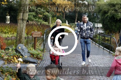 Kaatsheuvel 19 november 2017
Barbie ( Samantha de Jong) in de efteling met haar kinderen en viend Rolf Tangel met zoontje