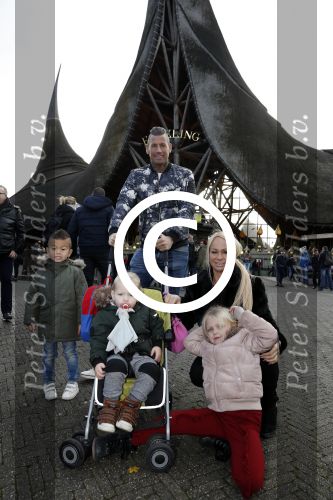 Kaatsheuvel 19 november 2017
Barbie ( Samantha de Jong) in de efteling met haar kinderen en viend Rolf Tangel met zoontje