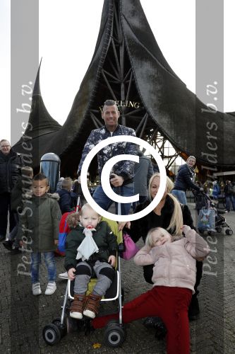 Kaatsheuvel 19 november 2017
Barbie ( Samantha de Jong) in de efteling met haar kinderen en viend Rolf Tangel met zoontje