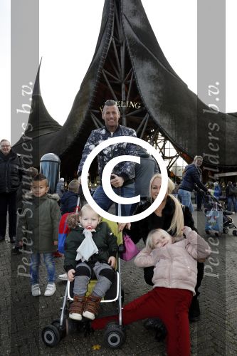 Kaatsheuvel 19 november 2017
Barbie ( Samantha de Jong) in de efteling met haar kinderen en viend Rolf Tangel met zoontje