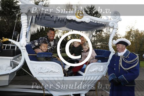 Kaatsheuvel 19 november 2017
Barbie ( Samantha de Jong) in de efteling met haar kinderen en viend Rolf Tangel met zoontje