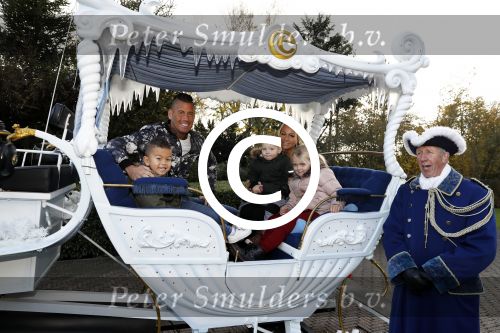 Kaatsheuvel 19 november 2017
Barbie ( Samantha de Jong) in de efteling met haar kinderen en viend Rolf Tangel met zoontje