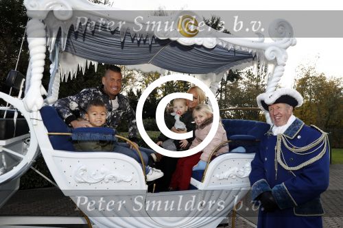 Kaatsheuvel 19 november 2017
Barbie ( Samantha de Jong) in de efteling met haar kinderen en viend Rolf Tangel met zoontje