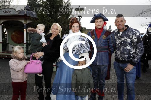 Kaatsheuvel 19 november 2017
Barbie ( Samantha de Jong) in de efteling met haar kinderen en viend Rolf Tangel met zoontje