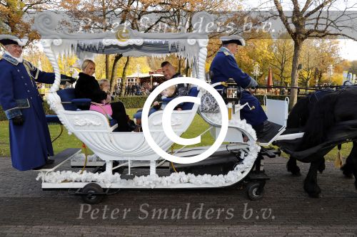 Kaatsheuvel 19 november 2017
Barbie ( Samantha de Jong) in de efteling met haar kinderen en viend Rolf Tangel met zoontje
