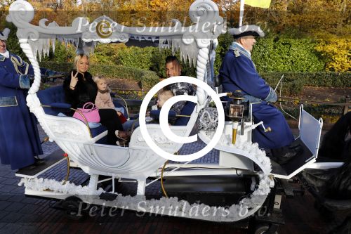 Kaatsheuvel 19 november 2017
Barbie ( Samantha de Jong) in de efteling met haar kinderen en viend Rolf Tangel met zoontje