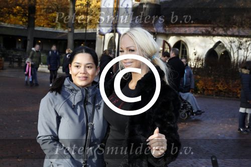 Kaatsheuvel 19 november 2017
Barbie ( Samantha de Jong) in de efteling met haar kinderen en viend Rolf Tangel met zoontje