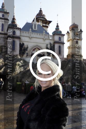 Kaatsheuvel 19 november 2017
Barbie ( Samantha de Jong) in de efteling met haar kinderen en viend Rolf Tangel met zoontje
