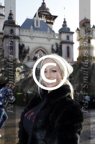 Kaatsheuvel 19 november 2017
Barbie ( Samantha de Jong) in de efteling met haar kinderen en viend Rolf Tangel met zoontje