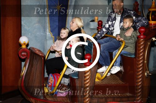 Kaatsheuvel 19 november 2017
Barbie ( Samantha de Jong) in de efteling met haar kinderen en viend Rolf Tangel met zoontje