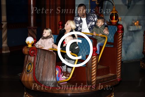 Kaatsheuvel 19 november 2017
Barbie ( Samantha de Jong) in de efteling met haar kinderen en viend Rolf Tangel met zoontje