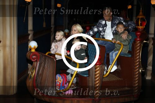 Kaatsheuvel 19 november 2017
Barbie ( Samantha de Jong) in de efteling met haar kinderen en viend Rolf Tangel met zoontje