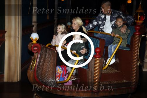 Kaatsheuvel 19 november 2017
Barbie ( Samantha de Jong) in de efteling met haar kinderen en viend Rolf Tangel met zoontje