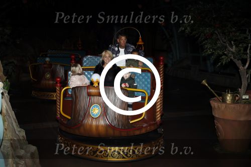 Kaatsheuvel 19 november 2017
Barbie ( Samantha de Jong) in de efteling met haar kinderen en viend Rolf Tangel met zoontje