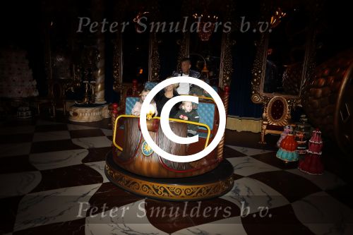 Kaatsheuvel 19 november 2017
Barbie ( Samantha de Jong) in de efteling met haar kinderen en viend Rolf Tangel met zoontje