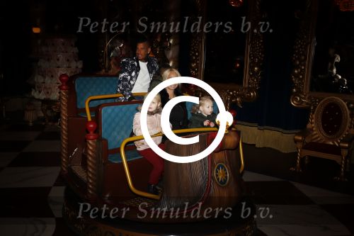 Kaatsheuvel 19 november 2017
Barbie ( Samantha de Jong) in de efteling met haar kinderen en viend Rolf Tangel met zoontje